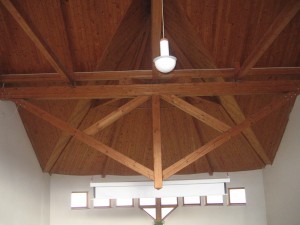 detail střešní konstrukce sálu modlitebny